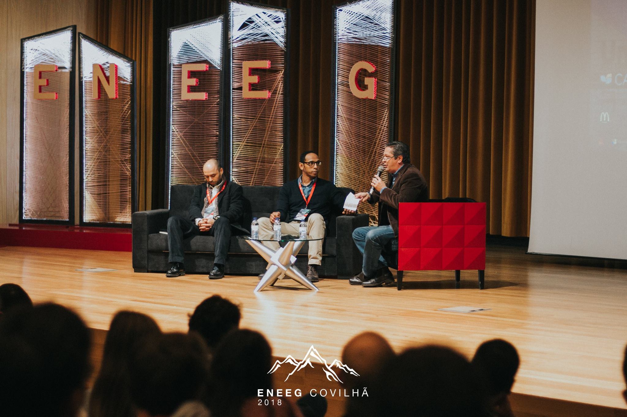 Primeiro debate do encontro teve moderação de Jorge Esteves (foto: ENEEG)