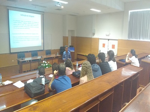 Donizete Rodrigues e alunos de Relações Internacionais na aula aberta