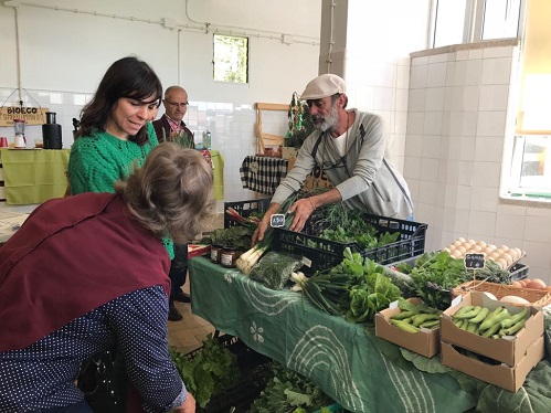 Busca por produtos ecológicos leva consumidores à primeira edição do Mercado Eco na Covilhã.