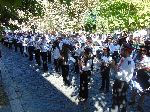 As bandas filarmónicas participantes deram vida à cidade no Jardim Público.