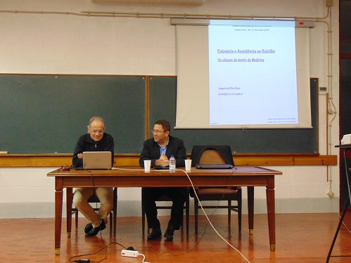 O médico Joaquim Viana com o Presidente da Faculdade de Artes e Letras, José Maria Rosa.