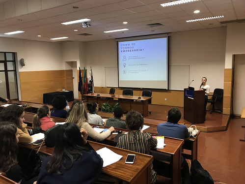 A primeira parte do seminário contou com 22 apresentações dos alunos de Gestão