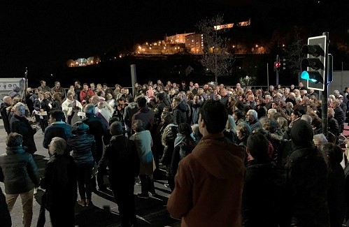 Várias pessoas aderiram à Via-Sacra