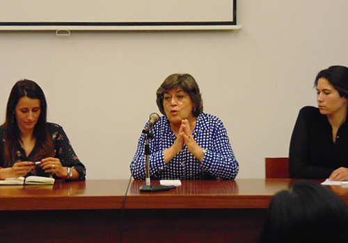 Ana Ribeiro Rodrigues (esquerda) e Florence Oliveira (direita) estiveram a cargo do comentário crítico à apresentação de Ana Gomes (centro).