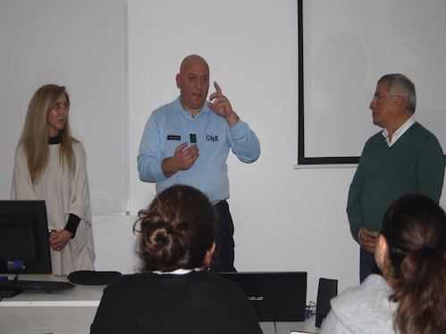 Sara Durão, Carlos Amado e João Macemino em conversa com os alunos de medicina. 