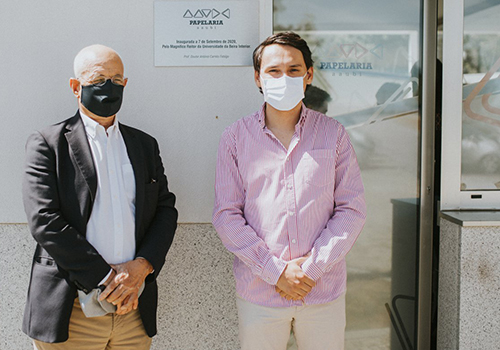 António Fidalgo e Ricardo Nora, durante a inauguração da papelaria. Foto: AAUBI