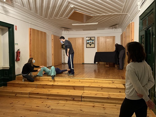 Aula experimental de teatro para adultos