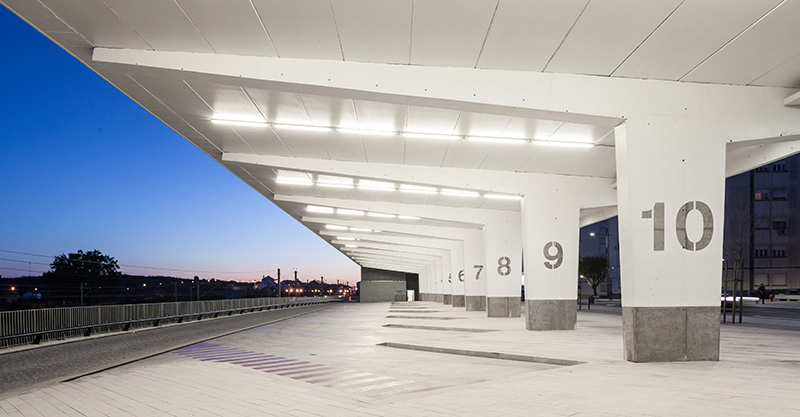 Terminal rodoviário de Castelo Branco, elaborado pelo atelier “Risco”.
