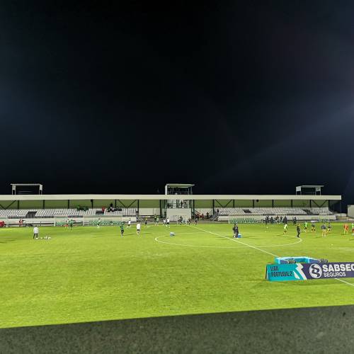 O jogo decorreu no Estádio José Santos Pinto