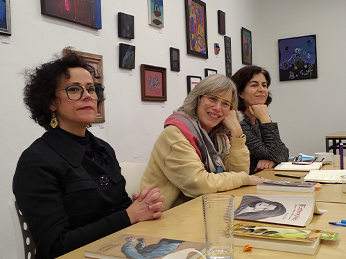 Betty Blue (à esquerda), pseudónimo de Elisabeth Morão, foi a poeta convidada para o evento da CooLabora  