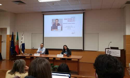 A palestra ocorreu no Anfiteatro da Faculdade de Ciências Sociais e Humanas