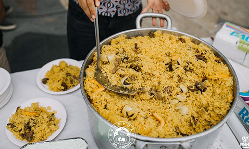 Arroz à valenciana, no Pelourinho, em frente à câmara municipal da Covilhã