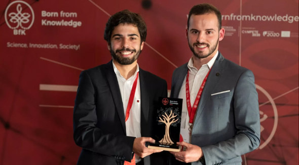 Pedro Silva e Bruno Gomes receberam o prémio da Agência Nacional de Inovação 