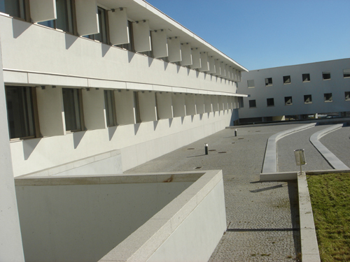 O Laboratório de Ressonância Magnética Nuclear é uma das estruturas da Faculdade de Ciências da Saúde