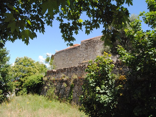 Fachada lateral da alcáçova do castelo (foto de João Alves Correia)