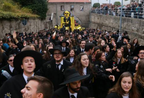 A meio da semana, a tradicional latada encheu de animação e cor as ruas da Covilhã